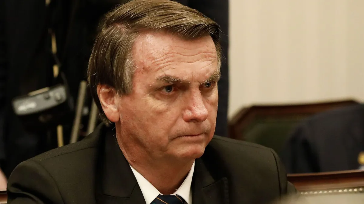 Bolsonaro segue sem previsão de alta, apesar de melhora clínica